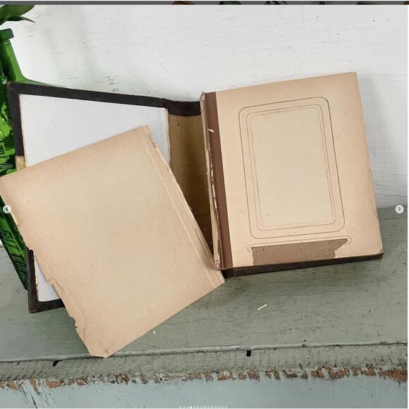 Antique Shabby CDV Photo Album Leather Cover Brass Gold Edges 20 Pages EMPTY - Picture 3 of 10